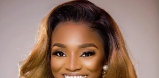 Singer Bukunmi Oluwasina Bags Award For Excellence