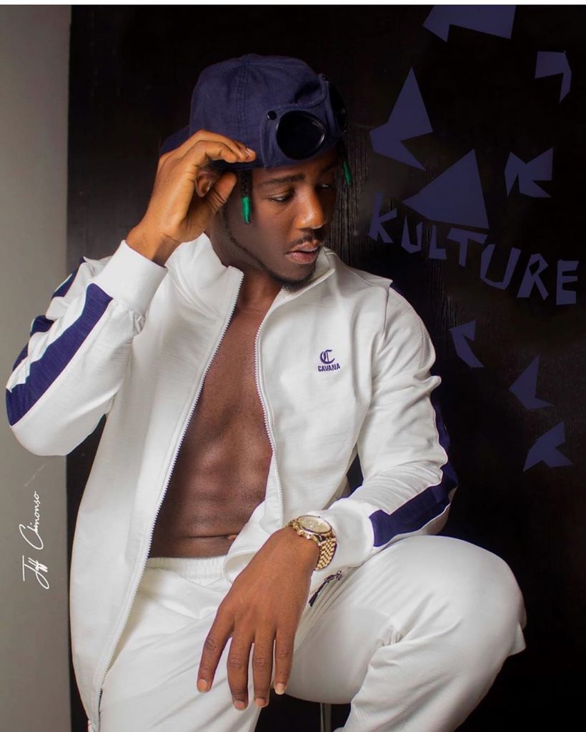 Ladies Goes Nut After Meeting Nigerian Rapper Zoro Ladies Goes Nut After Meeting Nigerian Rapper Zoro